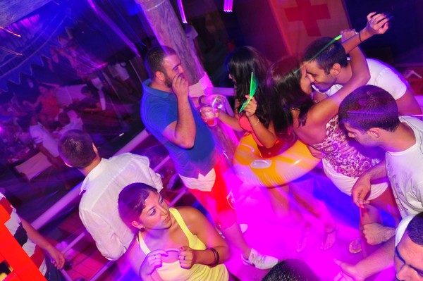 Night Beach Party @ Edde Sands